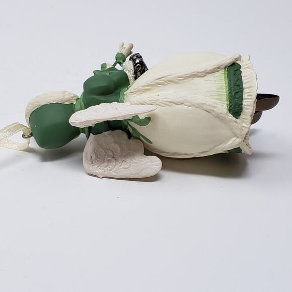 1997 Hallmark Snowdrop Angel Handcrafted Keepsake Holiday Christmas ornament. - Picture 6 of 8